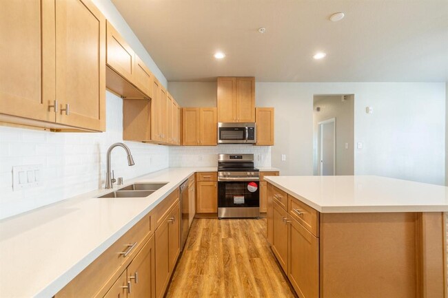 Building Photo - 121 Park Place Cir