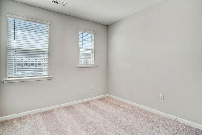Building Photo - 2804 Austin Fls Sta