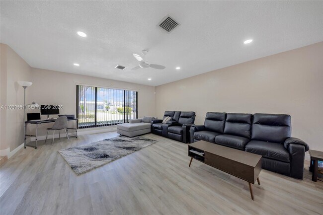 Building Photo - 2752 NE 3rd St