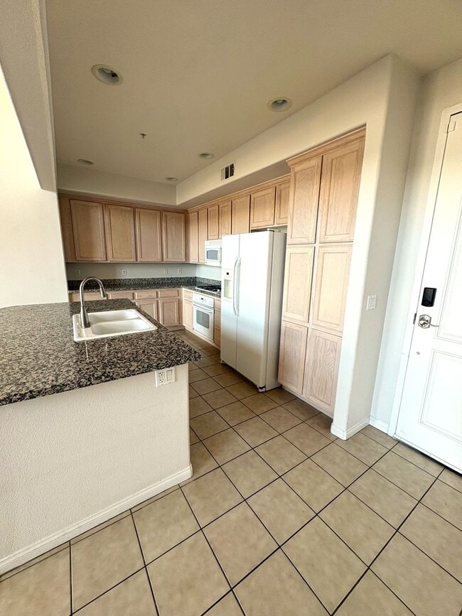 Building Photo - Beautiful, 2 story penthouse loft at the Manhattan condos on the south strip.