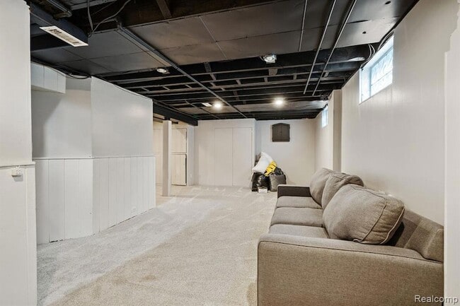 Building Photo - 822 N Gainsborough Ave