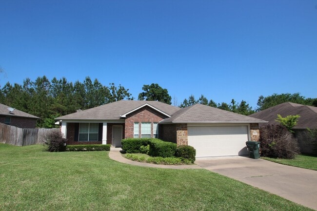 Building Photo - Coming Soon! 3 Bedroom 2 Bathroom Home in ...