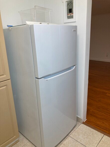 Building Photo - 2101 Bay Dr