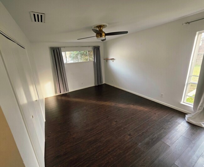 Building Photo - 534 Beechwood Dr