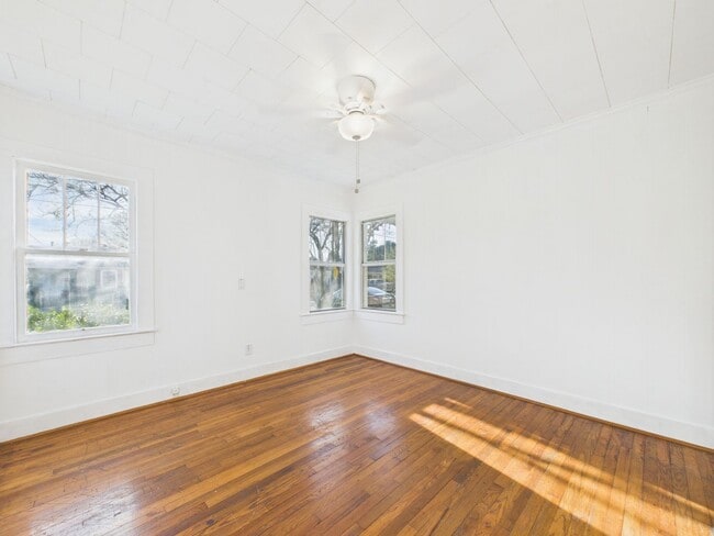 Building Photo - 714 St Thomas St