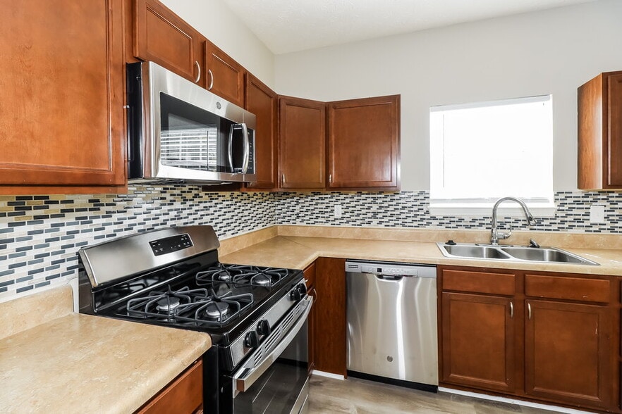 Building Photo - 6520 Eastbriar Dr