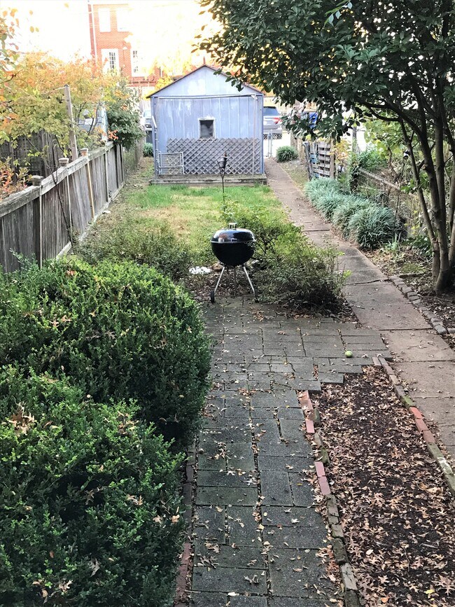 Building Photo - 1816 A St SE