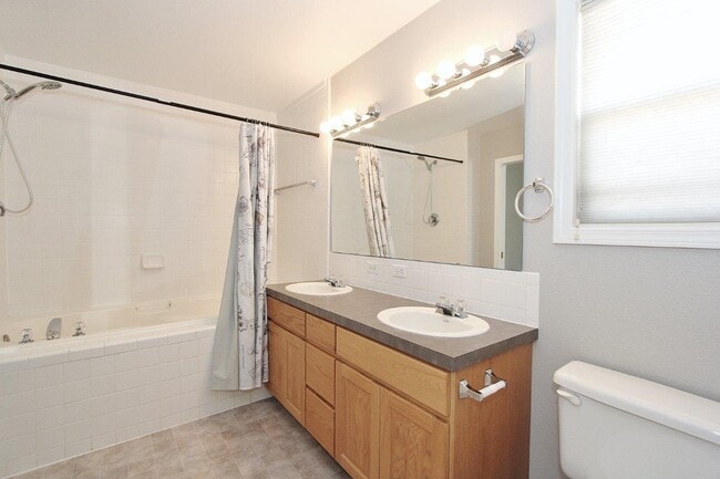 Building Photo - 11847 W Lewisburg Ct