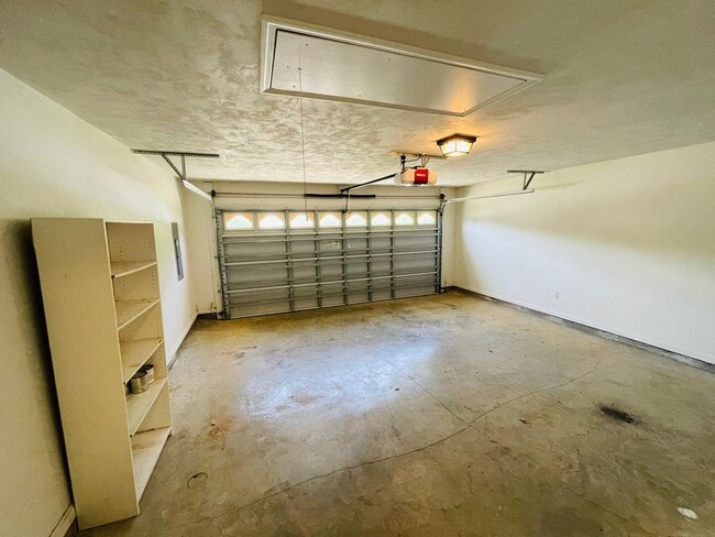 Building Photo - GLEN AT GOLDEN EAGLE