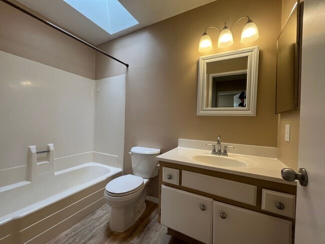 Building Photo - Golden Hills!