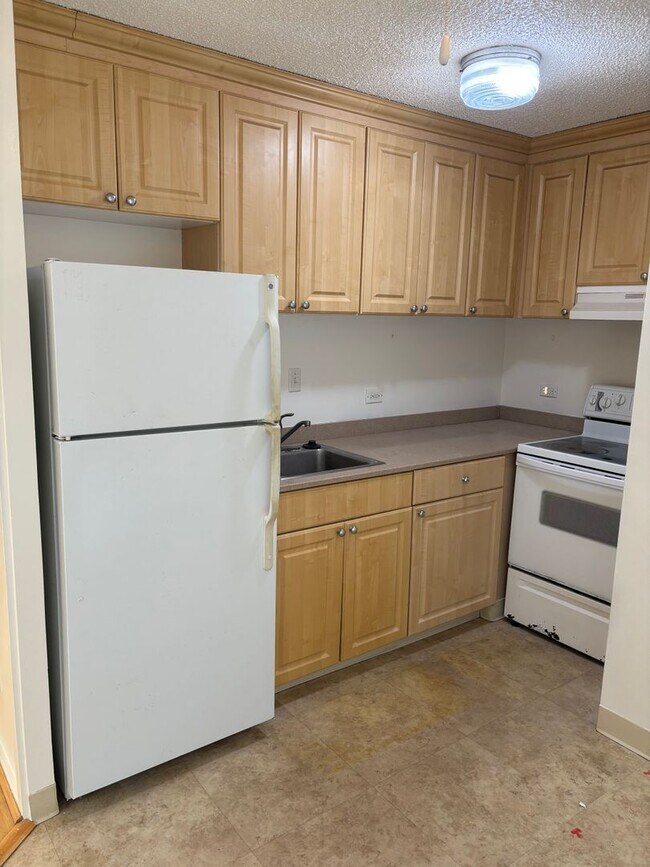 Building Photo - Available Now: 2 Bedroom, 1.5 bath Condo w...