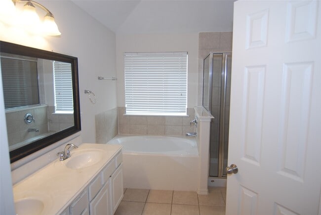 Building Photo - 2834 Lockeridge Pines Dr