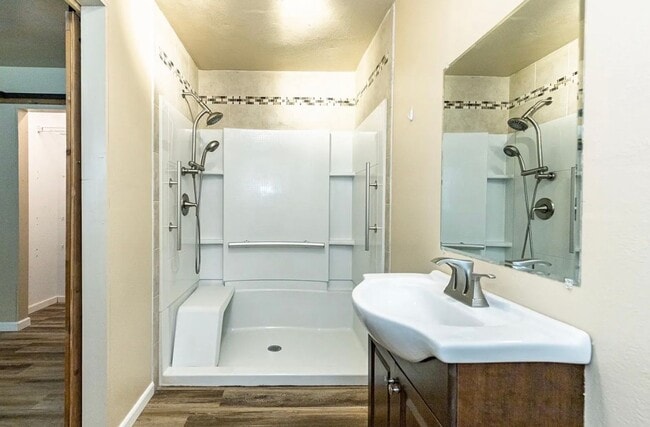 Building Photo - Spacious 4 bedroom 2 bathroom close to Texas Tech!