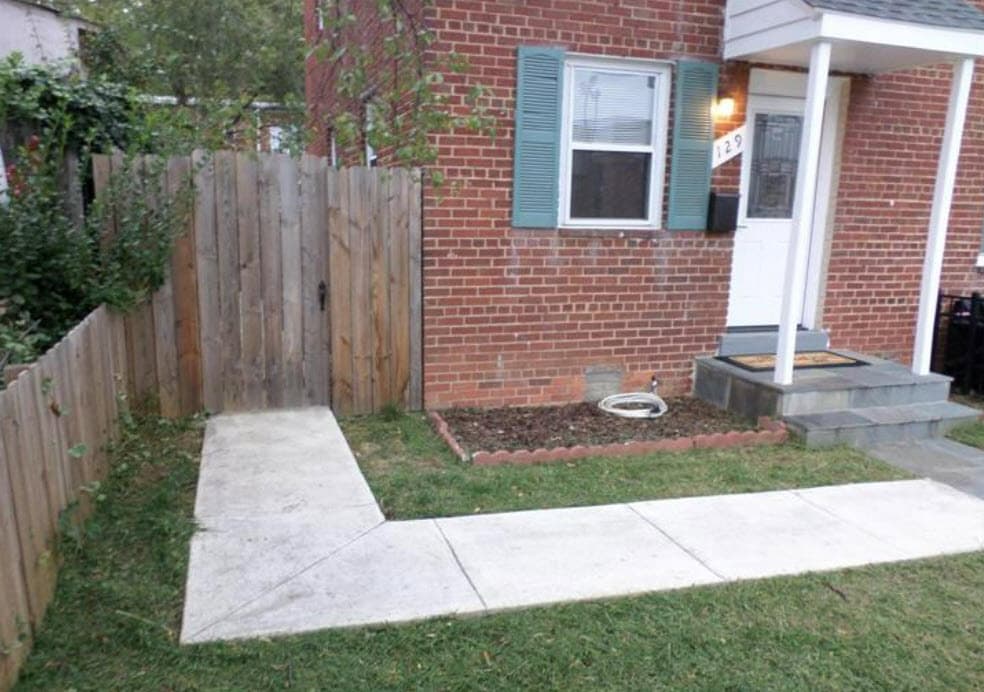 Building Photo - 129 W Reed Ave