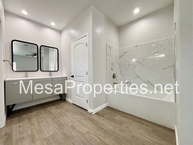 Building Photo - 13555 Sea Gull Dr