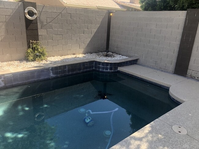 Building Photo - Beautiful 2 Story POOL Home with LOTS of U...