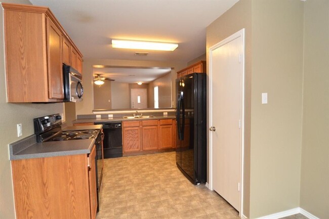 Building Photo - 806 Municipal Dr