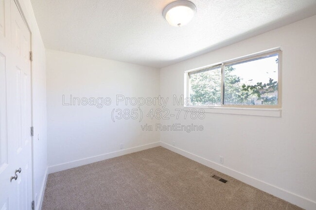 Building Photo - 1223 Emery St W