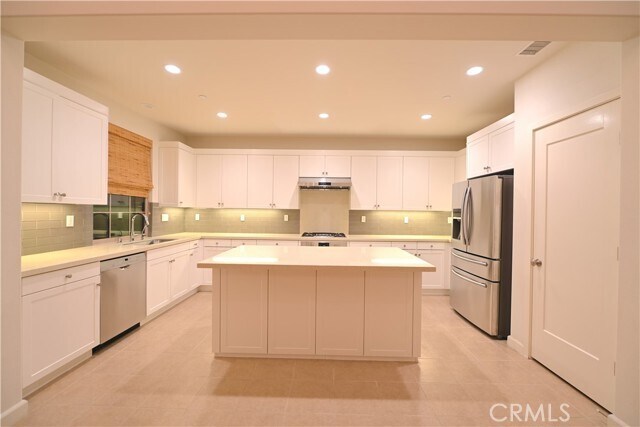 Building Photo - 105 Holly Springs