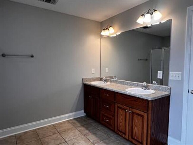 Building Photo - 4 bedroom beautiful home available August 14!!