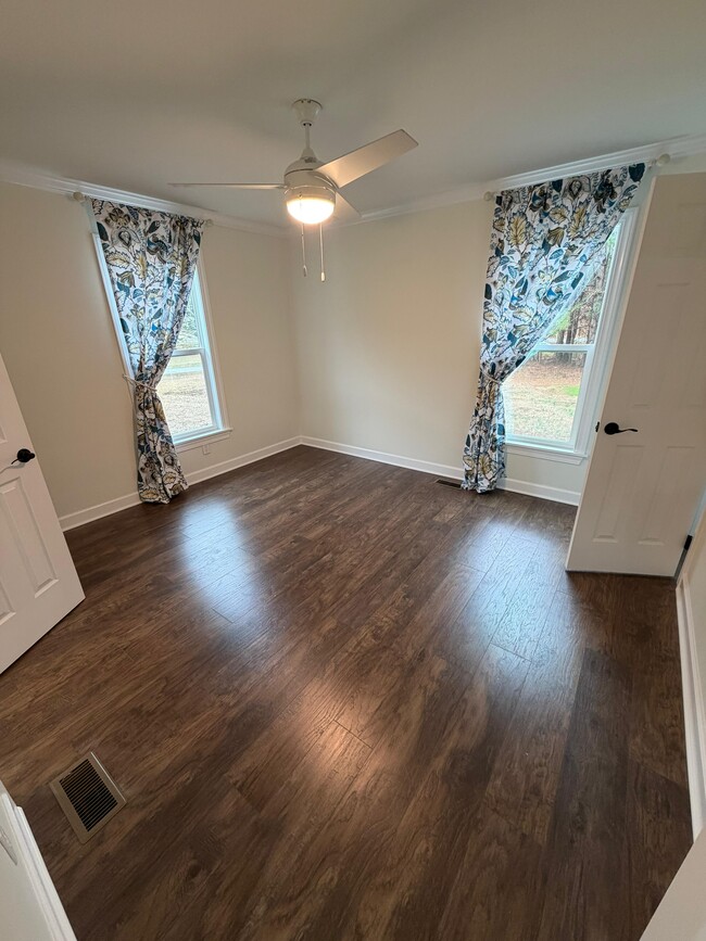 Building Photo - 33 Anna Dr