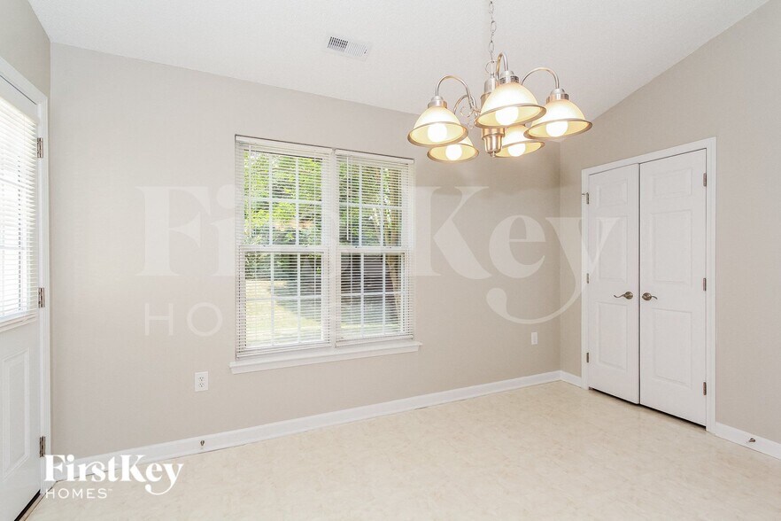 Building Photo - 11718 Black Maple Ave