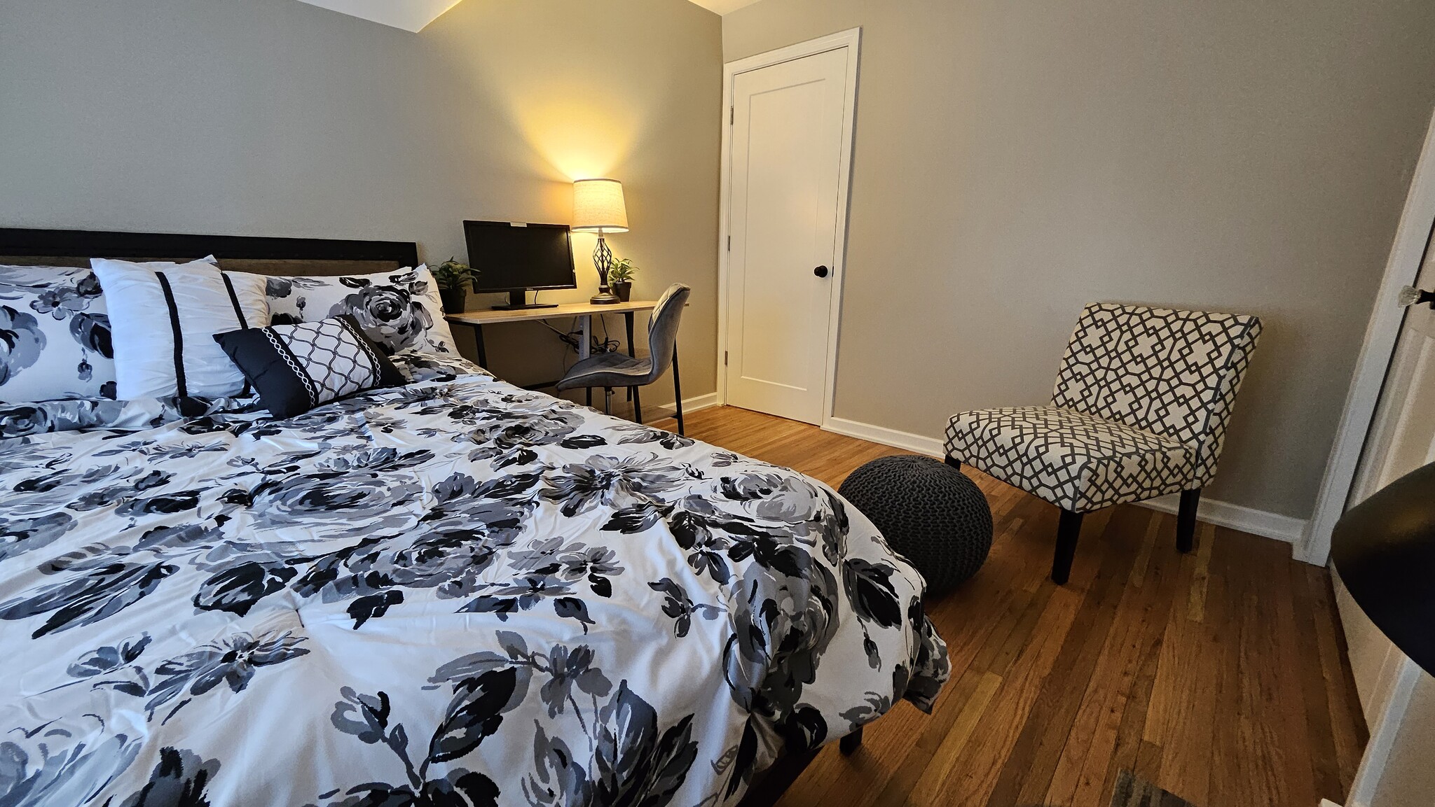 Inviting Bedroom with Workspace & Cozy Seating - 1901 -2301 Fillmore Street NE Minneapolis, MN 55418