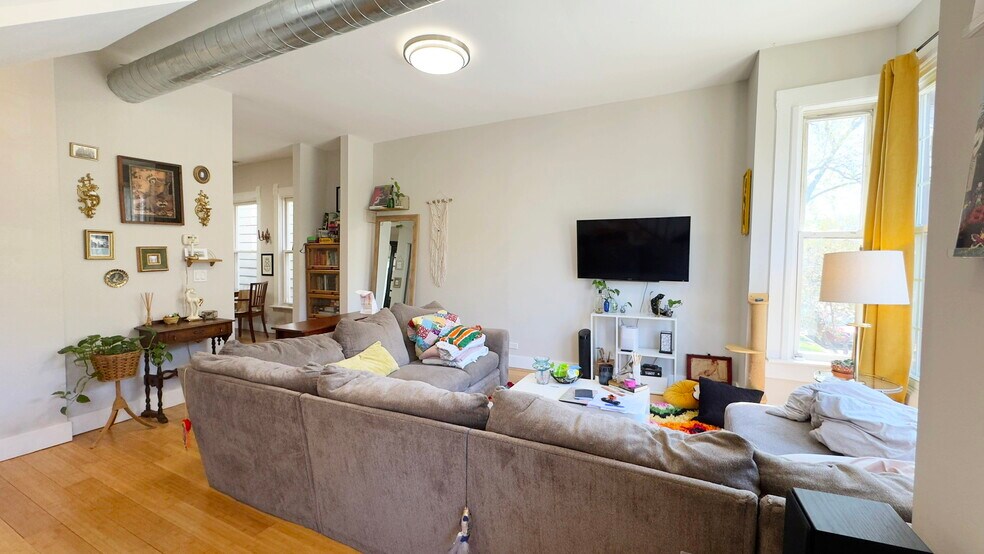 Building Photo - 1735 N Fairfield Ave