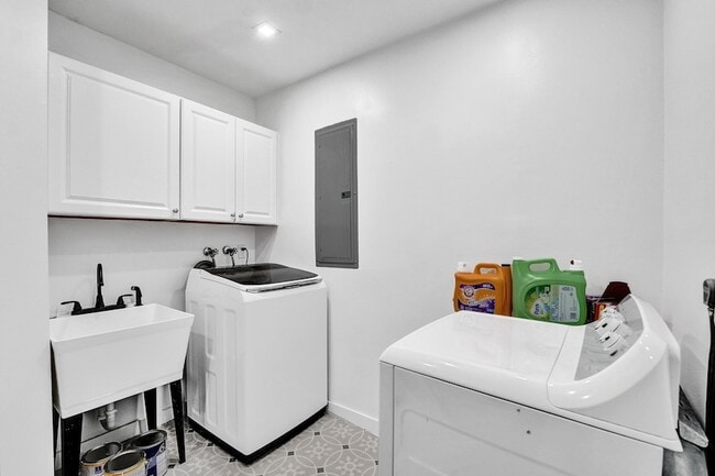 Building Photo - 3681 N 54th Ave