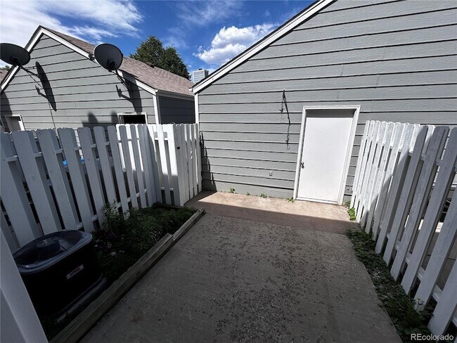 Building Photo - 7250 Devinney Ct