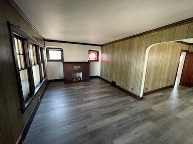 Building Photo - 3816 W 135th St