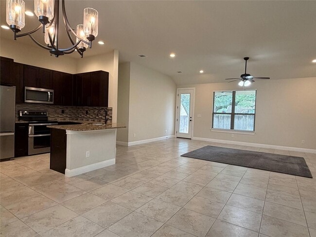 Building Photo - 206 Fairway Cir