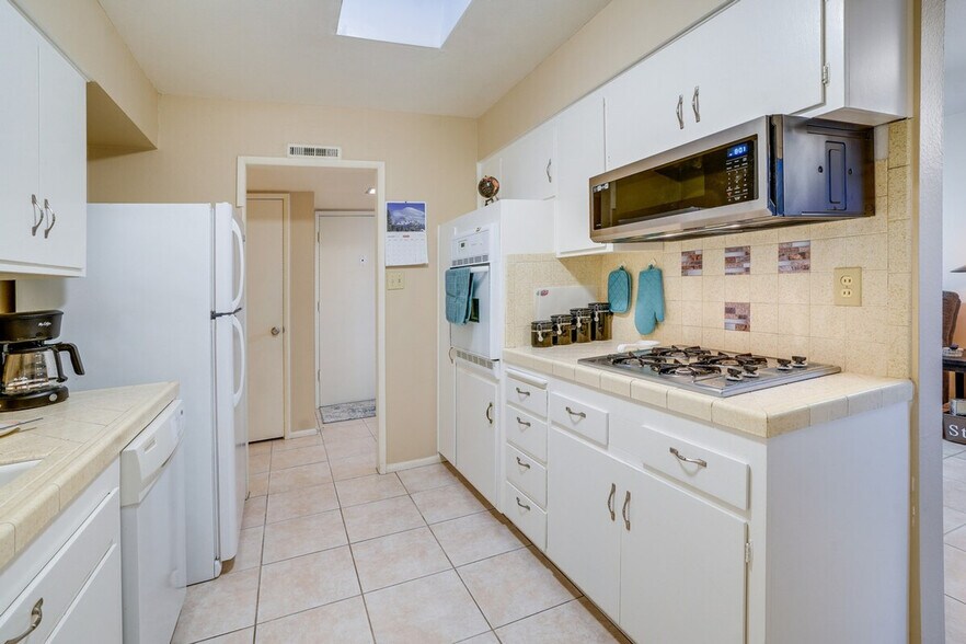 Building Photo - 11662 N Hacienda Dr