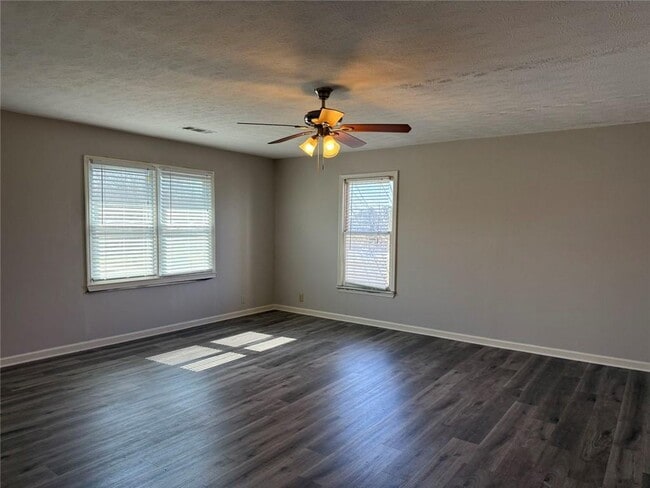 Building Photo - 3383 Hamilton Mill Rd