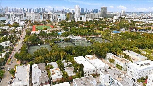 Building Photo - 736 12th St