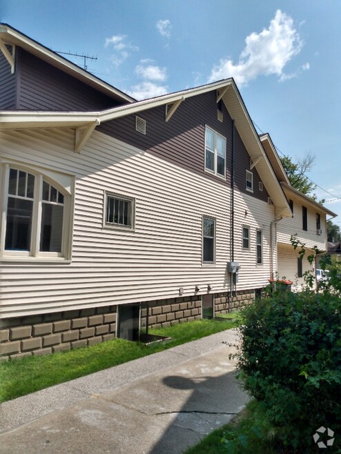 Building Photo - 264 W 16th St