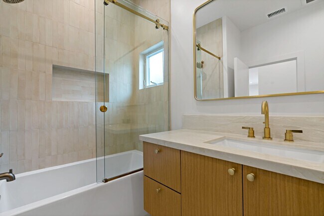 Building Photo - Beautifully Renovated 3-Bedroom Home – Mod...