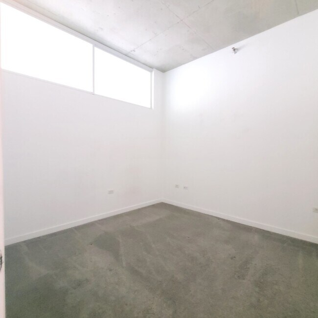 Building Photo - 235 W Van Buren St