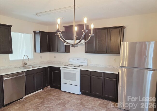 Building Photo - 2116 Sebastiani Dr