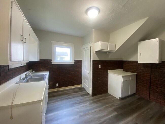 Building Photo - A Welcoming Place to Call Home on W Wilbet...