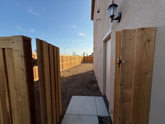 Building Photo - Beautiful 2 Story Home Ready To Be Home!