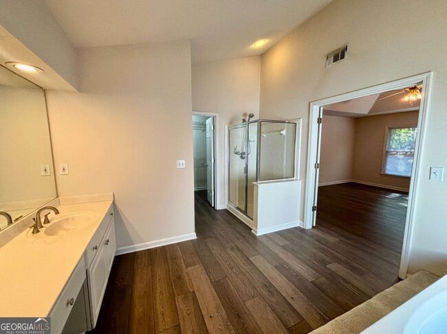 Building Photo - 10920 Glenbarr Dr