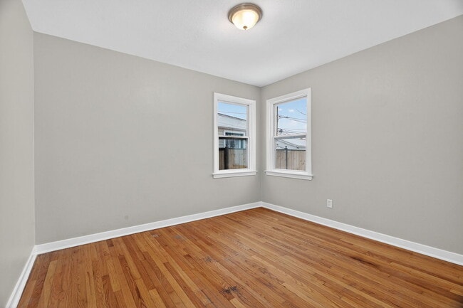 Building Photo - 106 164th St