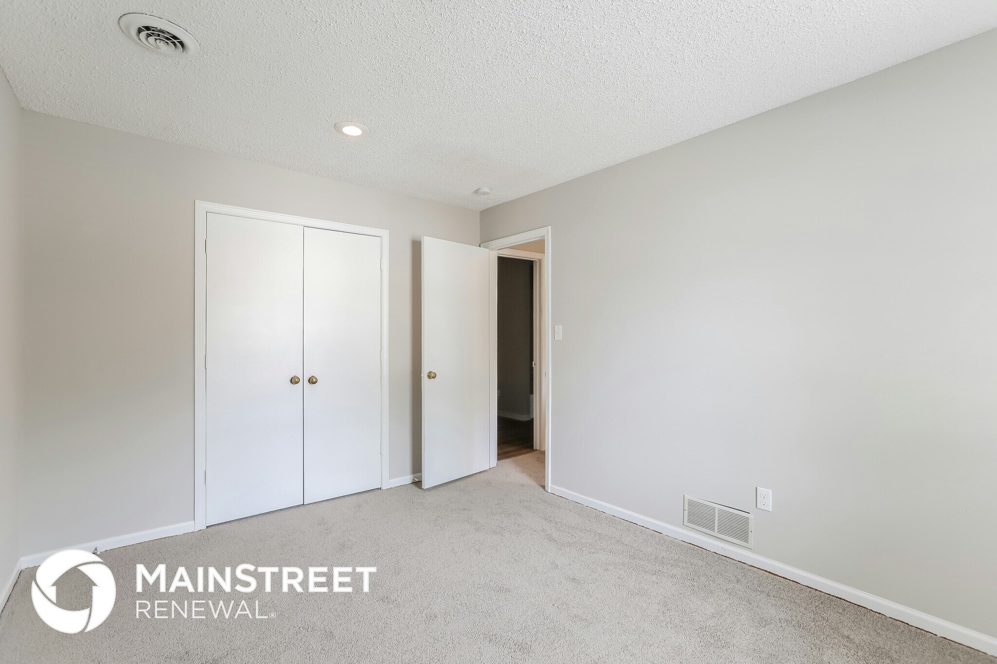 Building Photo - 1105 NE Ridgeview Dr