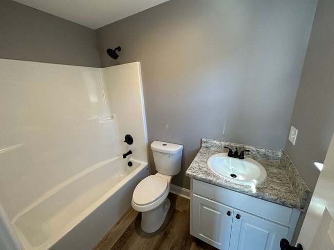 Building Photo - 126 Magnolia Ct