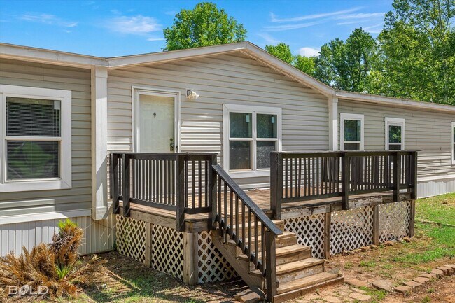 Building Photo - 4BD/2BA home with fenced back yard.