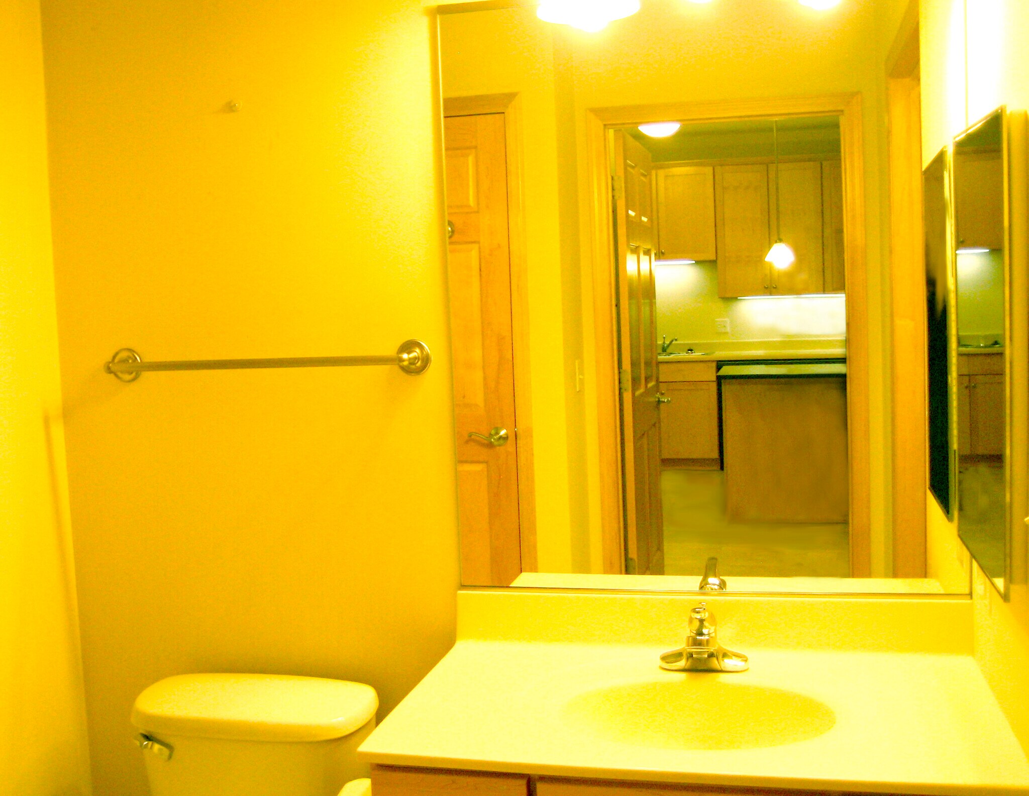 Building Photo - 500 Greenhaven Dr