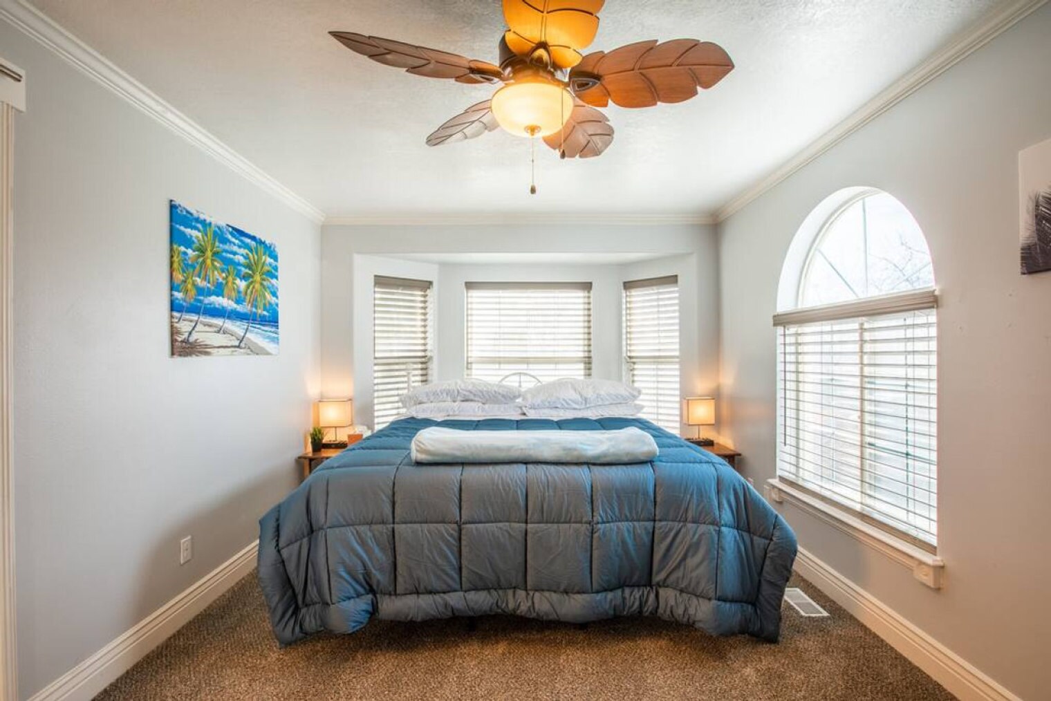 Building Photo - 671 E Center St