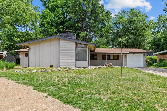 Building Photo - 12 Country Ln