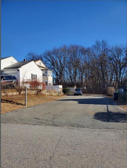 Primary Photo - 100 Peever St